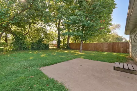 Exterior - 322 N Westport Ave, Springfield, MO 65802 photo 3 of 8