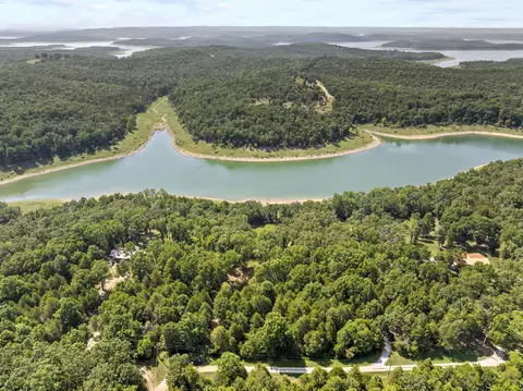 000 S Glade Point Dr, Yellville, AR 72687