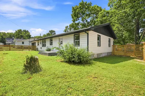 Exterior - 304 S 5th St, Ozark, MO 65721 photo 6 of 7