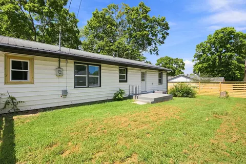 Exterior - 304 S 5th St, Ozark, MO 65721 photo 5 of 7