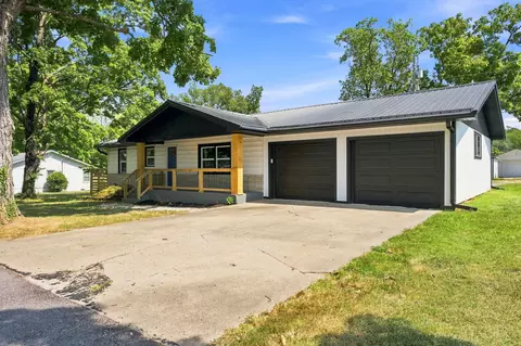 Exterior - 304 S 5th St, Ozark, MO 65721 photo 3 of 7