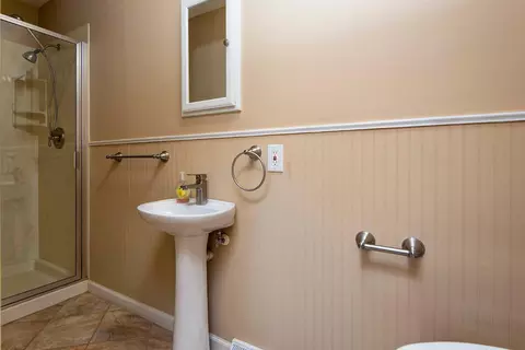 Bath - 3451 E Carol Dr, Springfield, MO 65809 photo 5 of 5