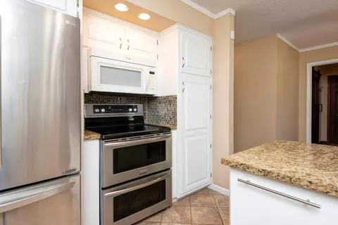 Kitchen - 3451 E Carol Dr, Springfield, MO 65809 photo 5 of 5