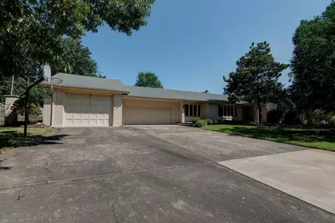 Exterior - 3451 E Carol Dr, Springfield, MO 65809 photo 8 of 9