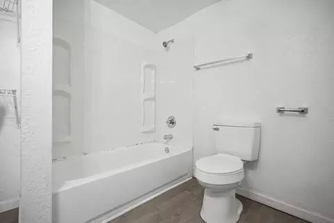 Bath - 1830 E Monroe Ter, Springfield, MO 65802 photo 2 of 4