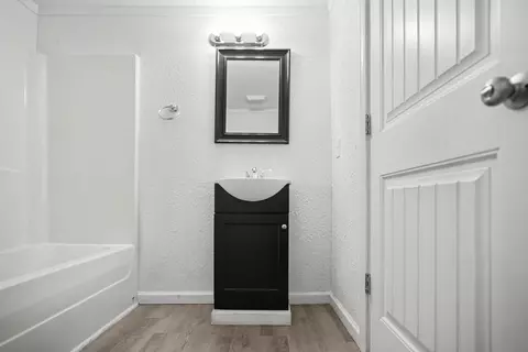 Bath - 1830 E Monroe Ter, Springfield, MO 65802 photo 4 of 4
