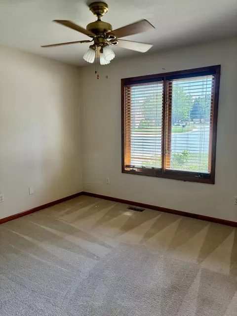 Bedroom - 1099 E Nottingham Ln, Springfield, MO 65810 photo 2 of 4