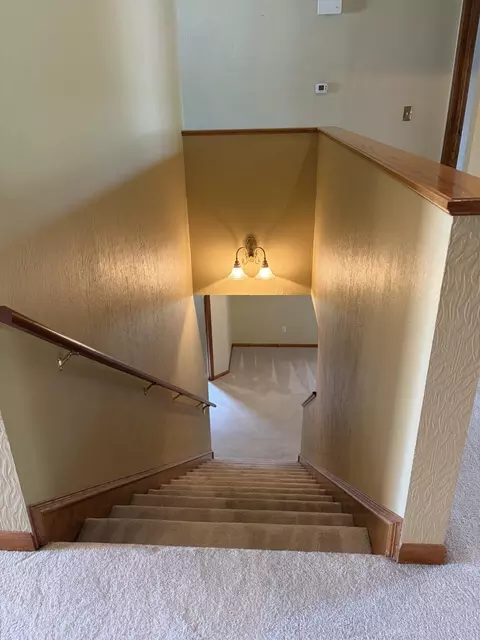 Entry Way - 1099 E Nottingham Ln, Springfield, MO 65810 photo 2 of 2