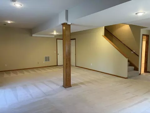 Living - 1099 E Nottingham Ln, Springfield, MO 65810 photo 7 of 9