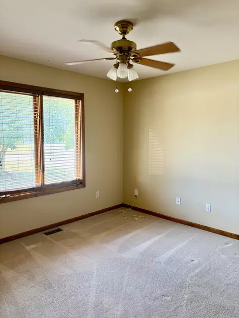 Bedroom - 1099 E Nottingham Ln, Springfield, MO 65810 photo 3 of 4