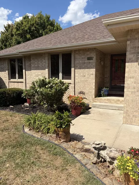Exterior - 1099 E Nottingham Ln, Springfield, MO 65810 photo 4 of 12