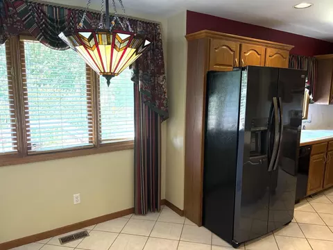 Kitchen - 1099 E Nottingham Ln, Springfield, MO 65810 photo 5 of 5