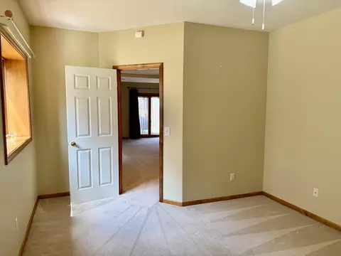 Bedroom - 1099 E Nottingham Ln, Springfield, MO 65810 photo 4 of 4