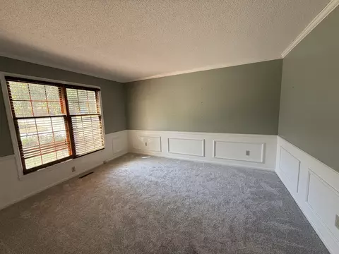 Living - 1921 E Nottingham St, Springfield, MO 65804 photo 1 of 8