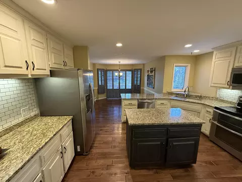 Kitchen - 1921 E Nottingham St, Springfield, MO 65804 photo 1 of 5