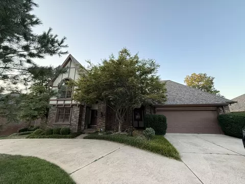 Exterior - 1921 E Nottingham St, Springfield, MO 65804 photo 2 of 7