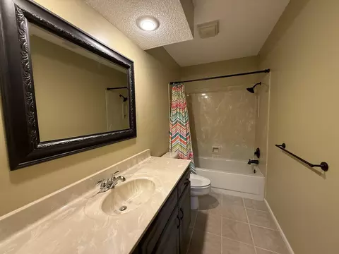 Bath - 1921 E Nottingham St, Springfield, MO 65804 photo 7 of 8