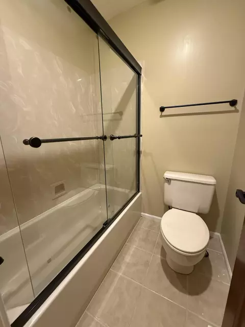 Bath - 1921 E Nottingham St, Springfield, MO 65804 photo 6 of 8