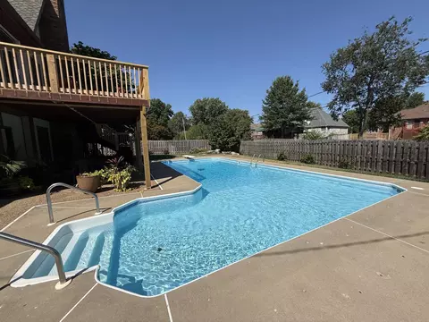 Exterior - 1921 E Nottingham St, Springfield, MO 65804 photo 3 of 7
