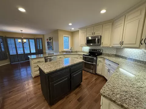 Kitchen - 1921 E Nottingham St, Springfield, MO 65804 photo 2 of 5