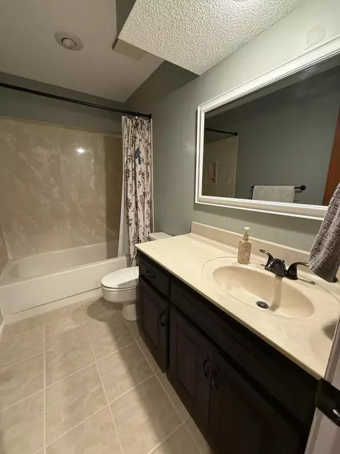 Bath - 1921 E Nottingham St, Springfield, MO 65804 photo 8 of 8