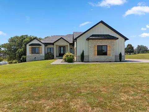 Exterior - 2007 Lone Star Dr, Nixa, MO 65714 photo 3 of 16