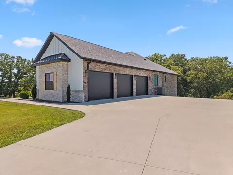Exterior - 2007 Lone Star Dr, Nixa, MO 65714 photo 6 of 16