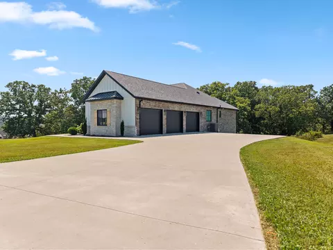 Exterior - 2007 Lone Star Dr, Nixa, MO 65714 photo 7 of 16