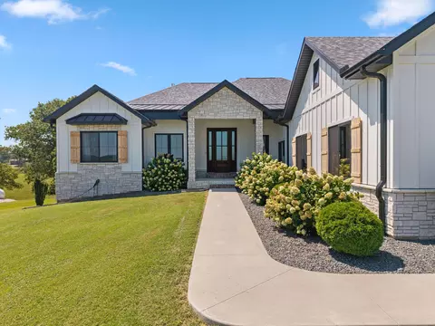 Exterior - 2007 Lone Star Dr, Nixa, MO 65714 photo 4 of 16