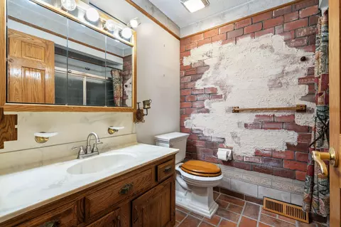 Bath - 137 E Ritter St, Republic, MO 65738 photo 1 of 3