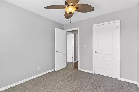 Bedroom - 4427 W Nicholas St, Springfield, MO 65802 photo 4 of 4