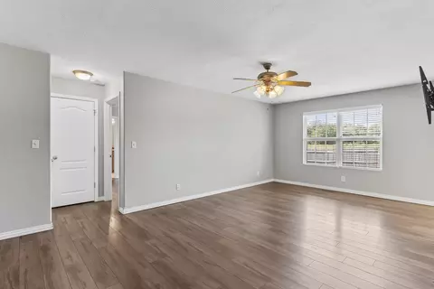 Living - 4427 W Nicholas St, Springfield, MO 65802 photo 4 of 4