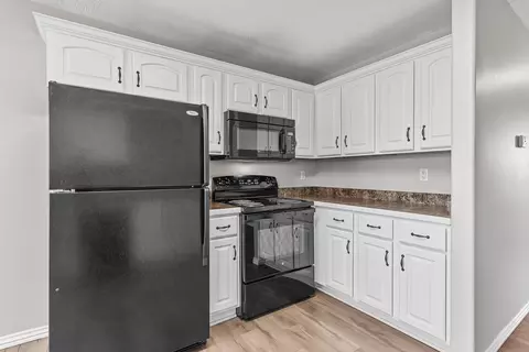 Kitchen - 4427 W Nicholas St, Springfield, MO 65802 photo 3 of 3