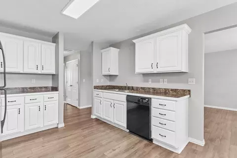 Kitchen - 4427 W Nicholas St, Springfield, MO 65802 photo 1 of 3