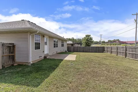 Exterior - 4427 W Nicholas St, Springfield, MO 65802 photo 3 of 5