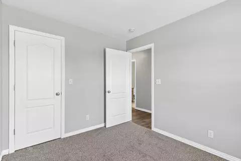 Bedroom - 4427 W Nicholas St, Springfield, MO 65802 photo 2 of 4