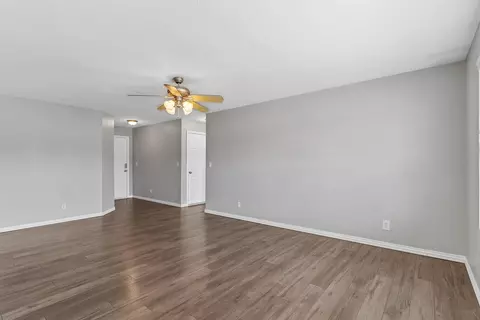 Living - 4427 W Nicholas St, Springfield, MO 65802 photo 3 of 4