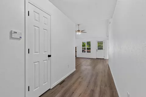 Entry Way - 3821 S Leawood Ave, Springfield, MO 65807 photo 1 of 1