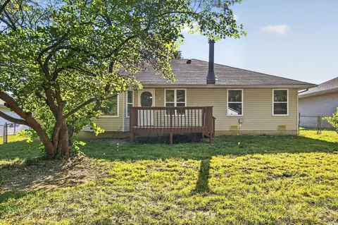 Exterior - 3821 S Leawood Ave, Springfield, MO 65807 photo 5 of 9