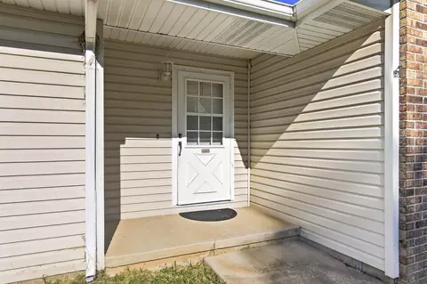 Exterior - 3821 S Leawood Ave, Springfield, MO 65807 photo 3 of 9