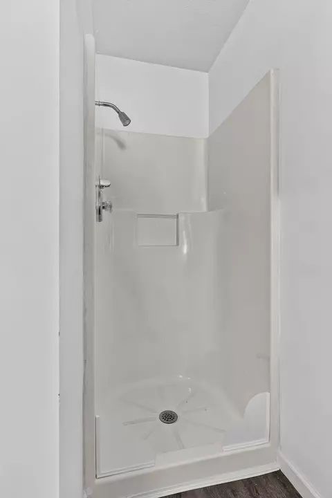 Bath - 3821 S Leawood Ave, Springfield, MO 65807 photo 3 of 3