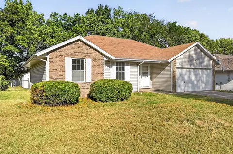 Exterior - 3821 S Leawood Ave, Springfield, MO 65807 photo 2 of 9