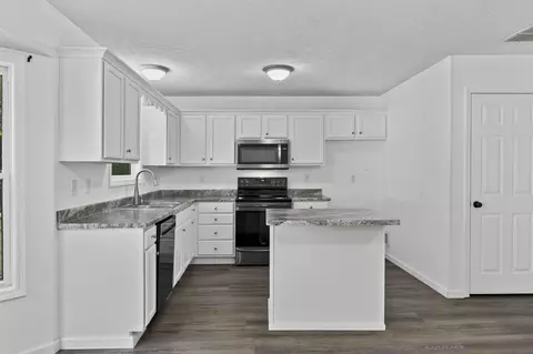Kitchen - 3821 S Leawood Ave, Springfield, MO 65807 photo 1 of 2
