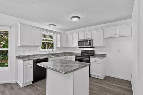 Kitchen - 3821 S Leawood Ave, Springfield, MO 65807 photo 2 of 2
