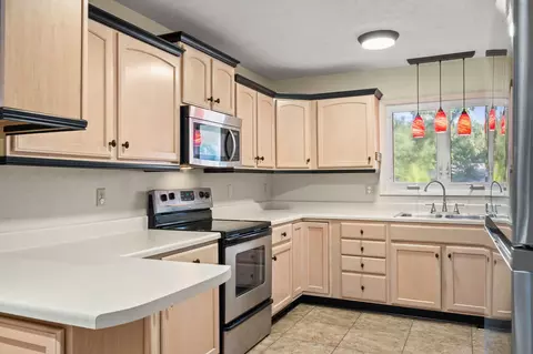 Kitchen - 12 Ash Ct, Branson, MO 65616 photo 2 of 8