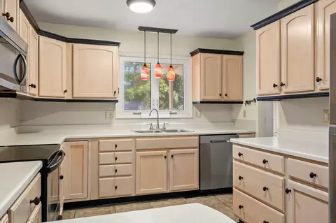 Kitchen - 12 Ash Ct, Branson, MO 65616 photo 6 of 8