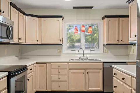 Kitchen - 12 Ash Ct, Branson, MO 65616 photo 3 of 8
