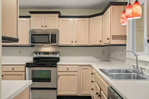 Kitchen - 12 Ash Ct, Branson, MO 65616 photo 7 of 8