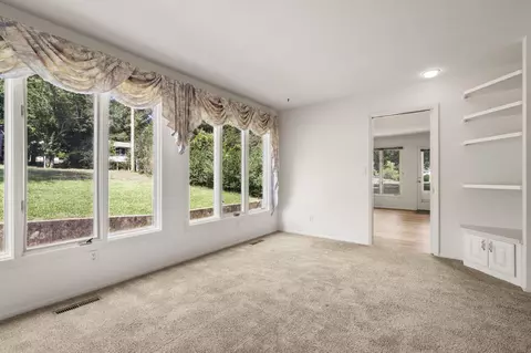 Living - 7 Oak Ct, Branson, MO 65616 photo 7 of 14