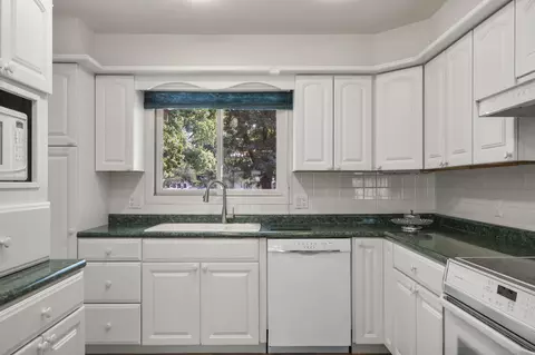 Kitchen - 7 Oak Ct, Branson, MO 65616 photo 6 of 9